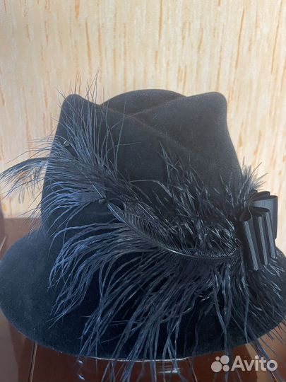 Шляпа фетровая с украшением