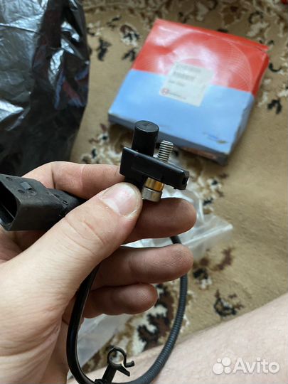 Датчик положения коленвала bosch