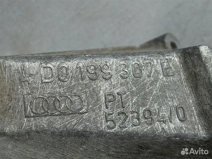 Кронштейн двигателя левый Audi A8 D2 (1997-2002г