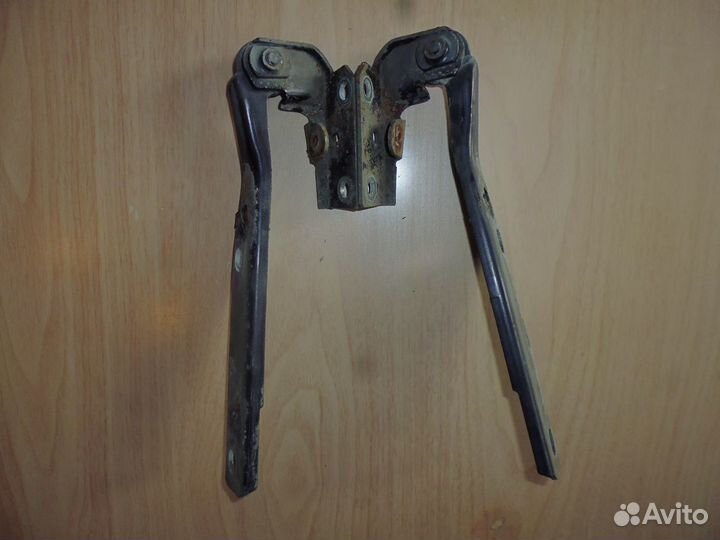 Петля капота Audi 100 (C4), Audi A6 (C4)