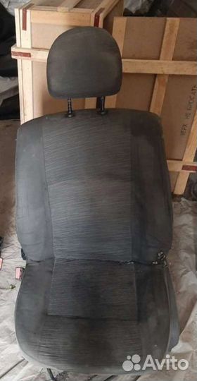 Сиденья на логан