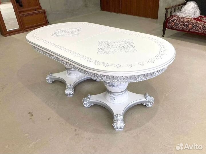 Столы и стулья