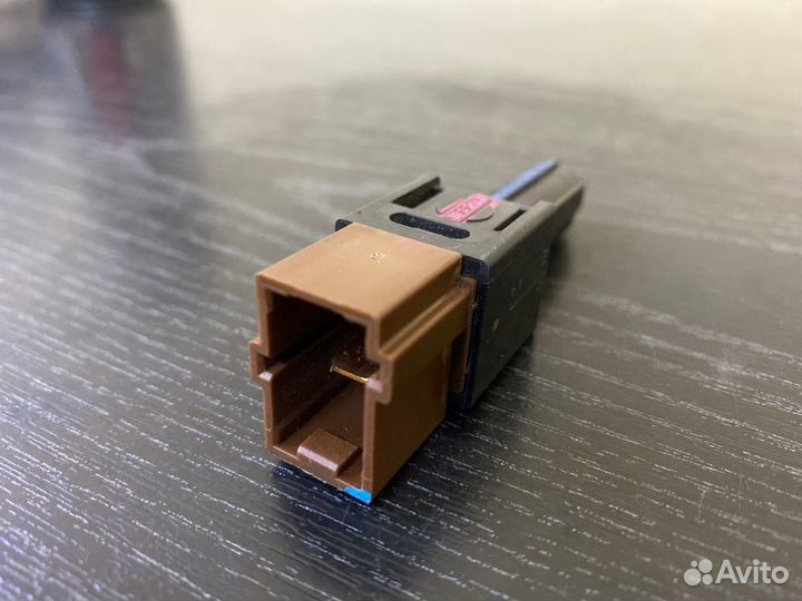 Концевик педали тормоза бу Infiniti Fx35 S50