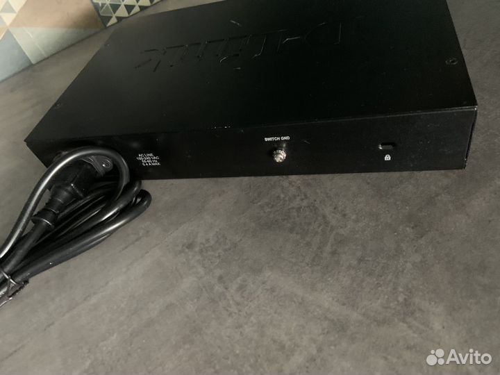 Коммуникатор D Link DGS -1024D