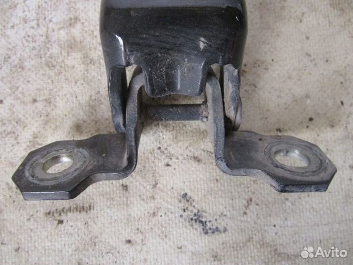 Петля двери передней левой нижняя Renault Laguna I