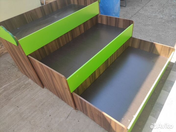 Детская кроватка выкатная 3-х ярусная