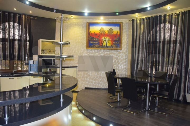 Коттедж 550 м² на участке 25 сот.