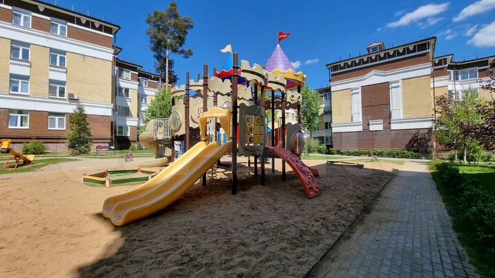 3-к. квартира, 100 м², 2/4 эт.