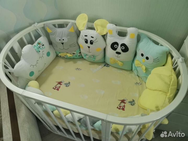 Детская кроватка с маятником