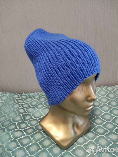 Женская шапка ручной вязки