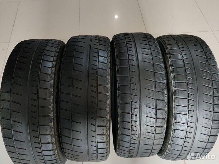 Bridgestone Blizzak Revo GZ 215/60 R16 95S