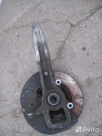 Audi q7 поворотный кулак нижний рычаг