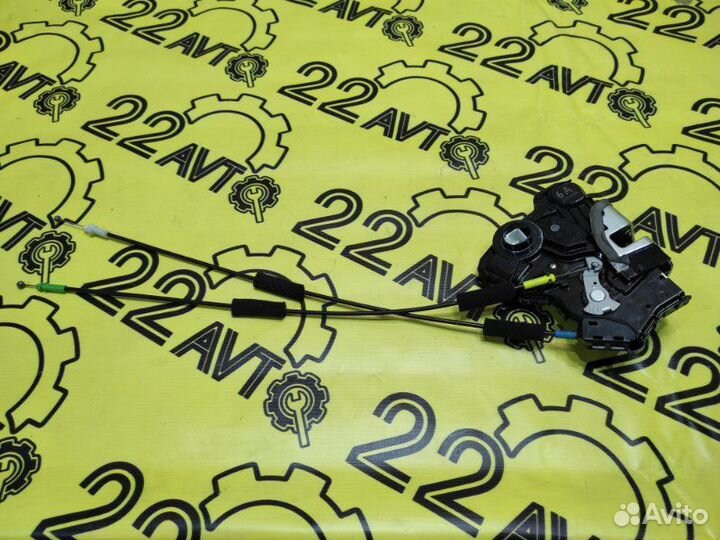 Замок двери передний правый Toyota Camry ACV40