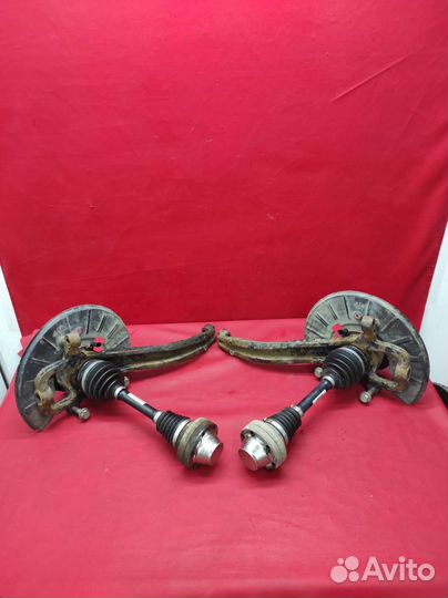 Кулак передний Volkswagen Touareg NF (в сборе )