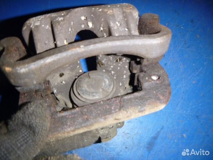 Суппорт задний левый opel insignia 2008