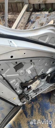 Заднее правое стекло на фокус 2