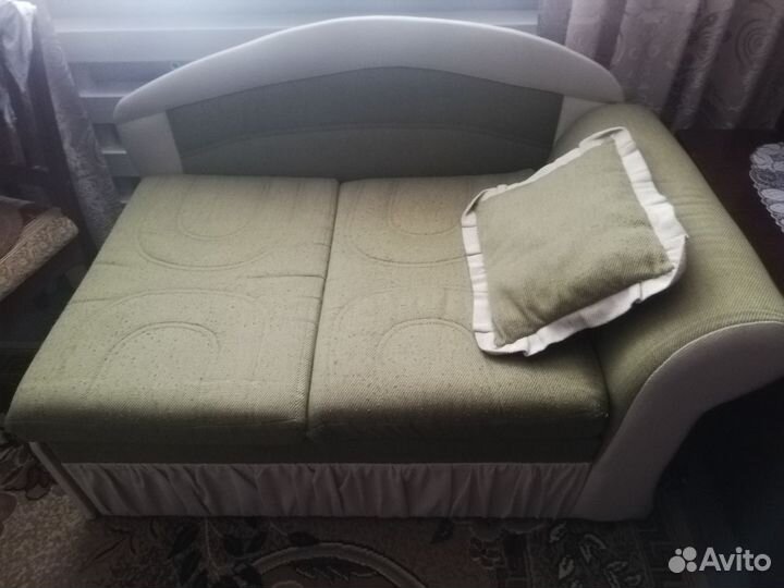 Стенка и диван