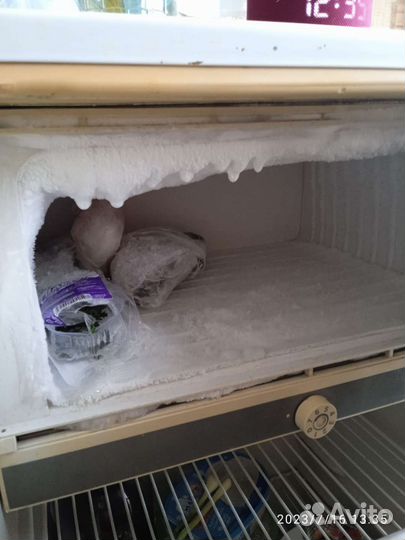 Холодильник бу морозит,холодит отлично.Безшумный