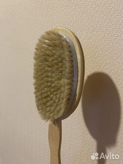 Массажная щетка