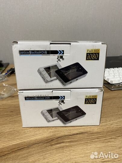 Два видеорегистратора Trikli Hawkeye