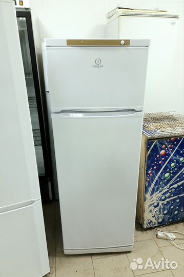 Холодильник Indesit 1,67м отличный