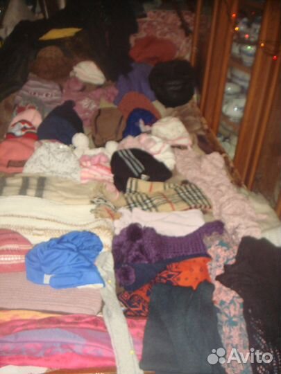 Вязанные шапочки и шарфы