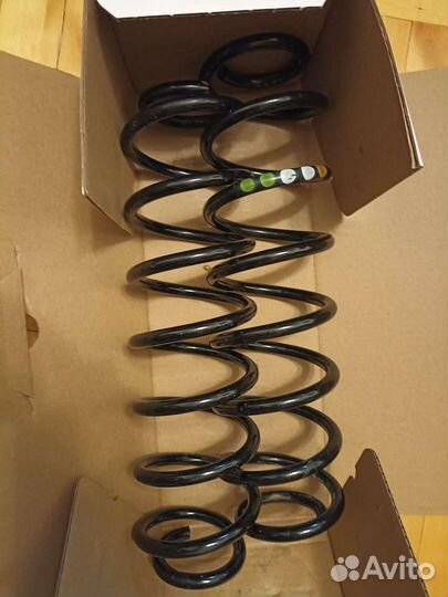 Оригинальные 4 пружины и 2 амортизатора поло седан