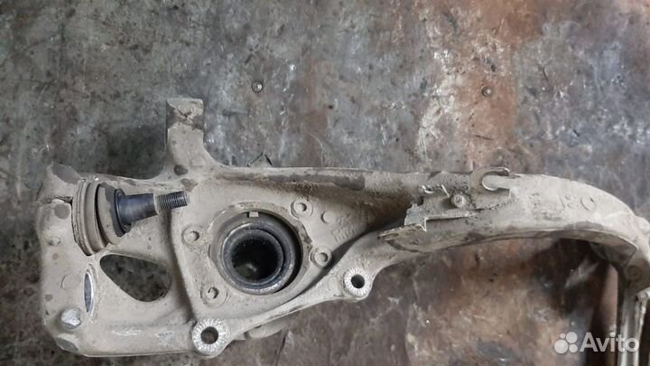 Кулак поворотный правый Audi A8, qu 4.2 2012г