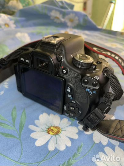 Зеркальный фотоаппарат Canon EOS 600D