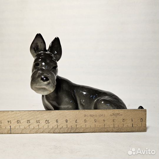 Фарфоровая статуэтка 