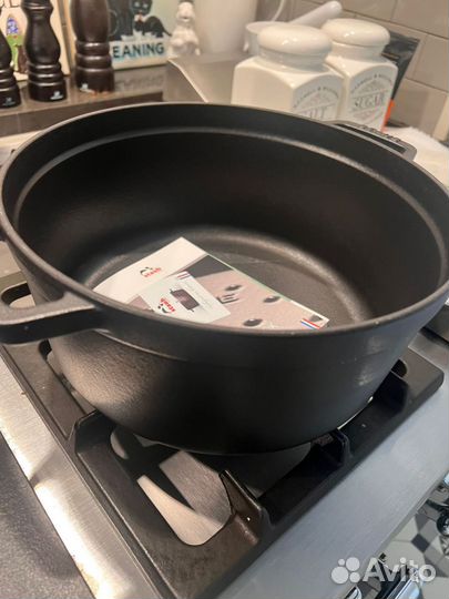 Кастрюля чугунная staub