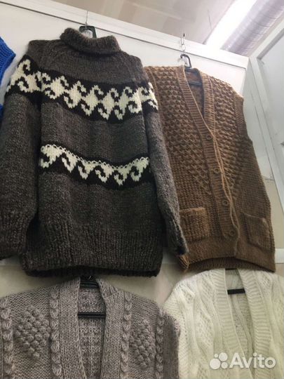 Вязаные из козьего пуха шаль, носки