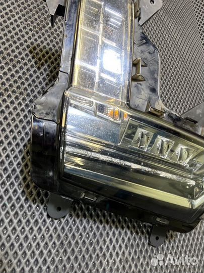 Туманка лев. Cadillac Escalade 4, Escalade