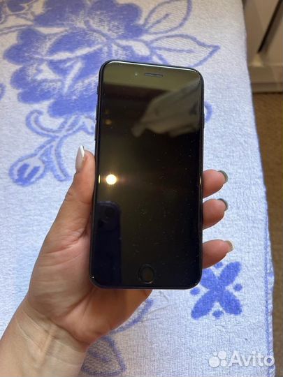 Телефон iPhone se 2020