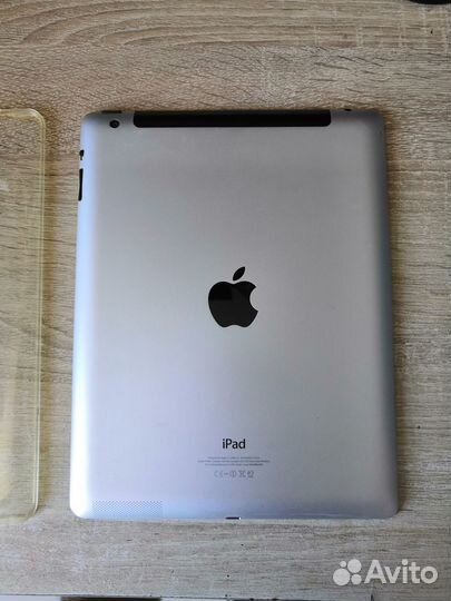 iPad 4 64gb в комплекте защитный чехол