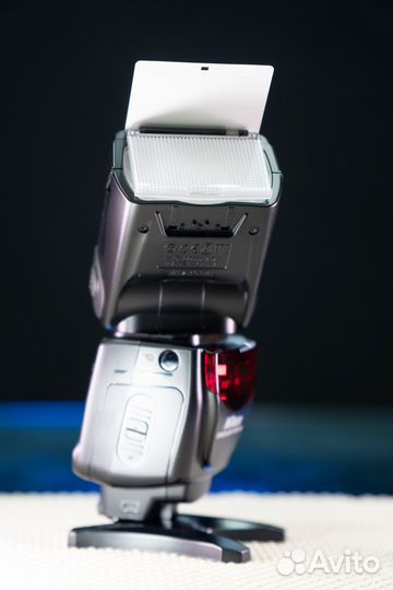 Накамерная вспышка Nikon Speedlight SB-700