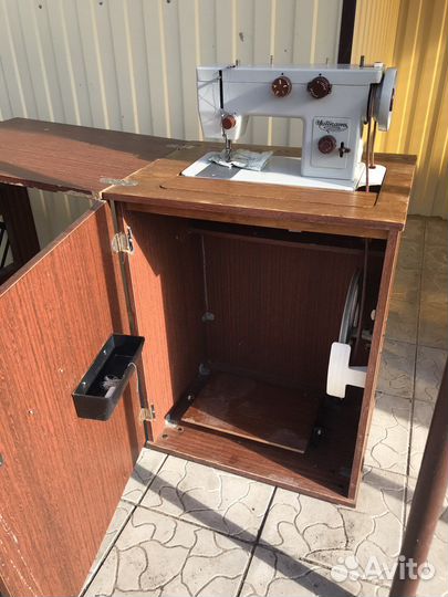 Швейная машина Чайка 143