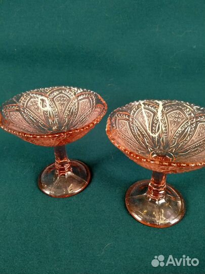 Вазочки на ножке/конфетницы розовое стекло