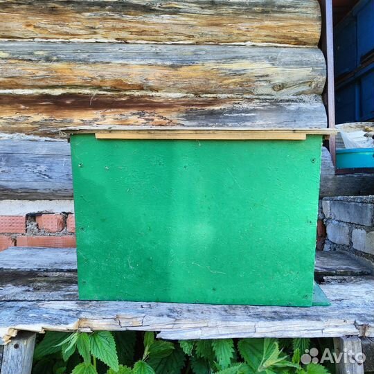 Ульи, ловушки, кормушки для пчел, рамки