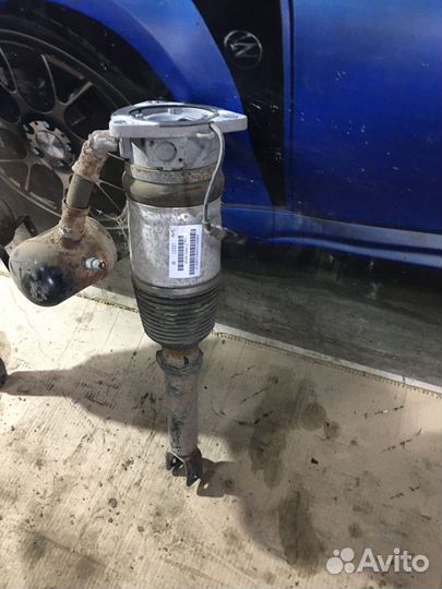 Задние пневматические стойки в сборе Audi A8 D3