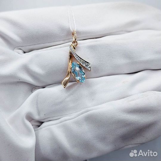 Золотая подвеска с бриллиантом