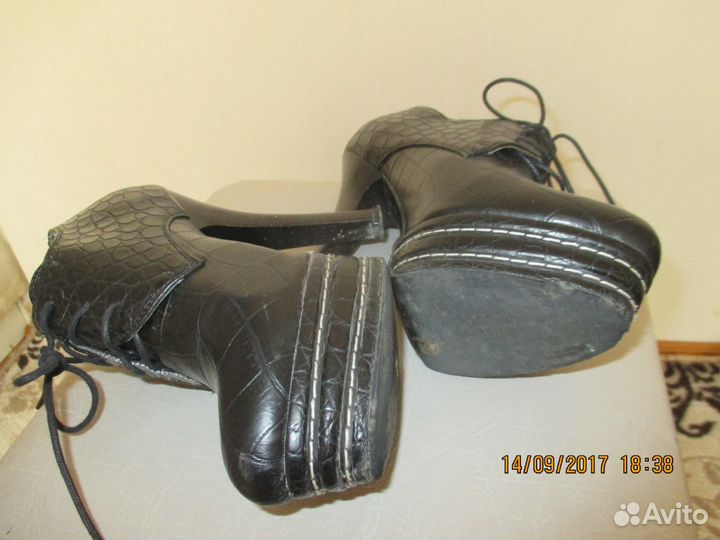 Продаются ботинки