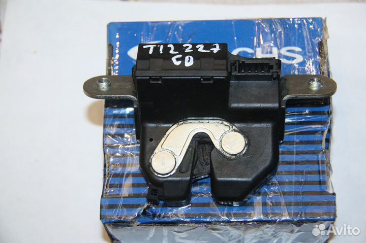 Продаю замок багажника опель