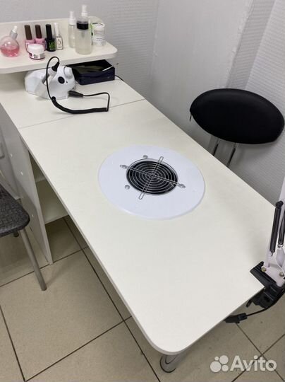 Маникюрный стол