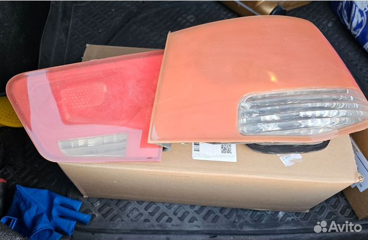 Задний правый фонарь и вставка kia cerato 2