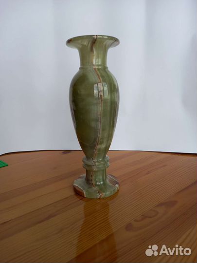 Ваза из оникса