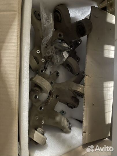 Задняя цапфа ford Explorer db5z5b759b