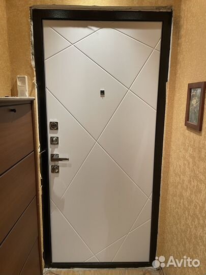 Дверь Marcus Авангард черная шагрень, белый мат