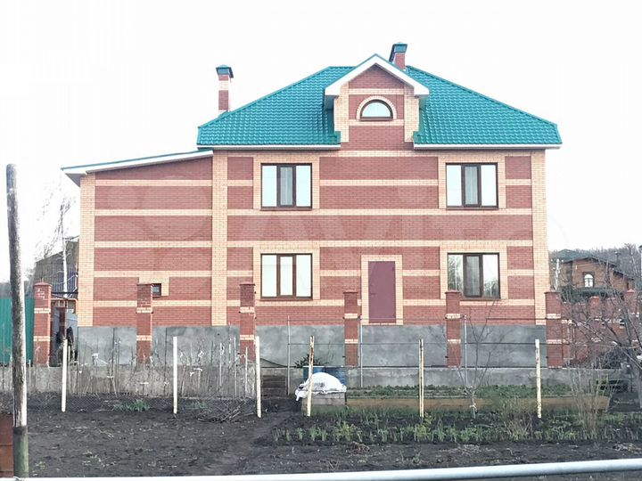 Дом 300 м² на участке 8 сот.