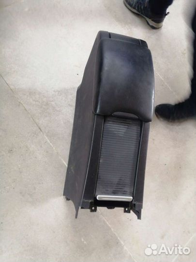 Подлокотник на Volvo Xc 60